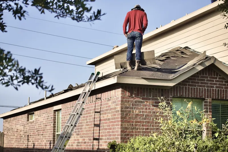 Professional roofer working on a residential roof in Othello